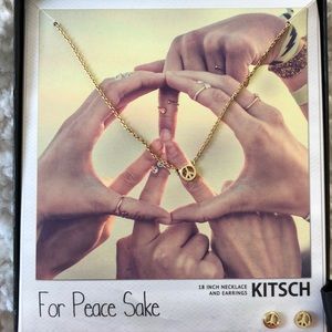NWT Kitsch Peace Sign 18 in Necklace and Earrings